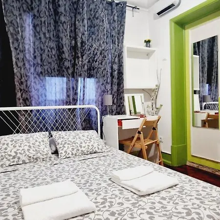 Mini In Hostel Lisbon
